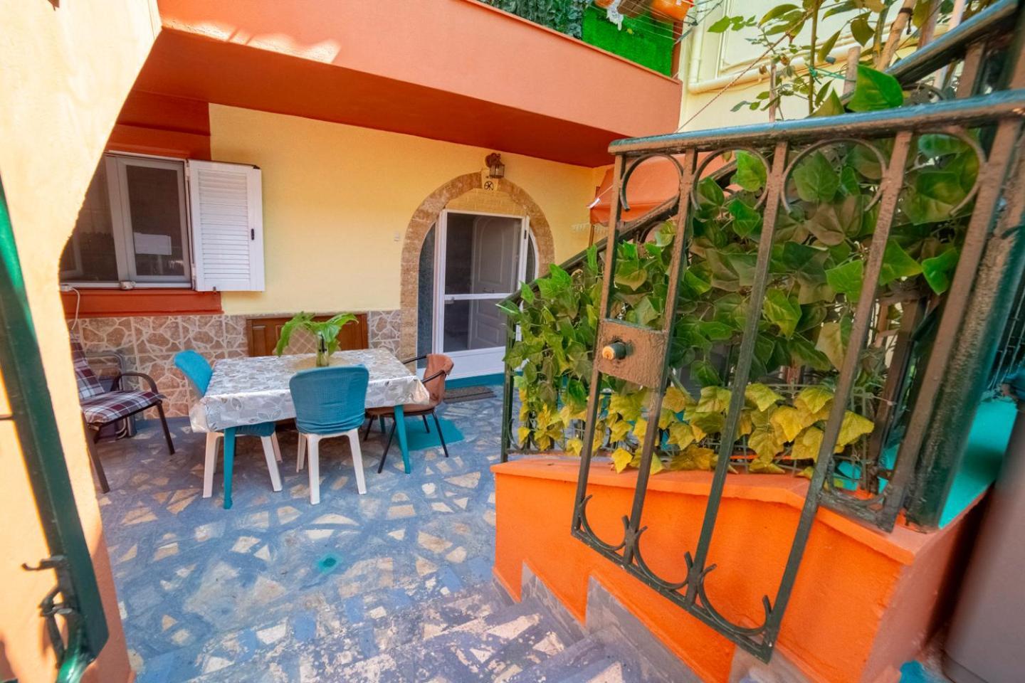 Krasa 2Bedroom Apartment Ágios Matthaíos Екстериор снимка